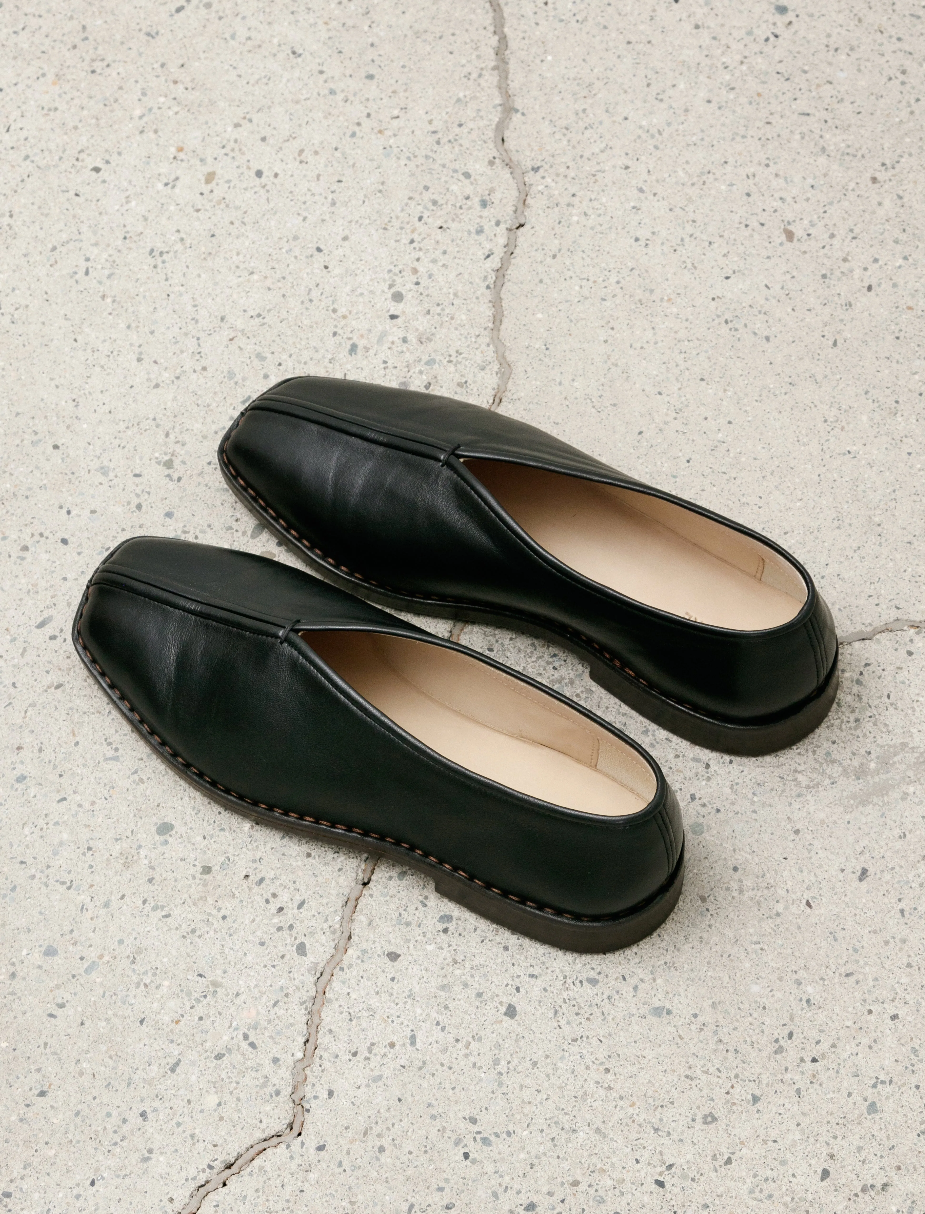 Flat Piped Slippers Black